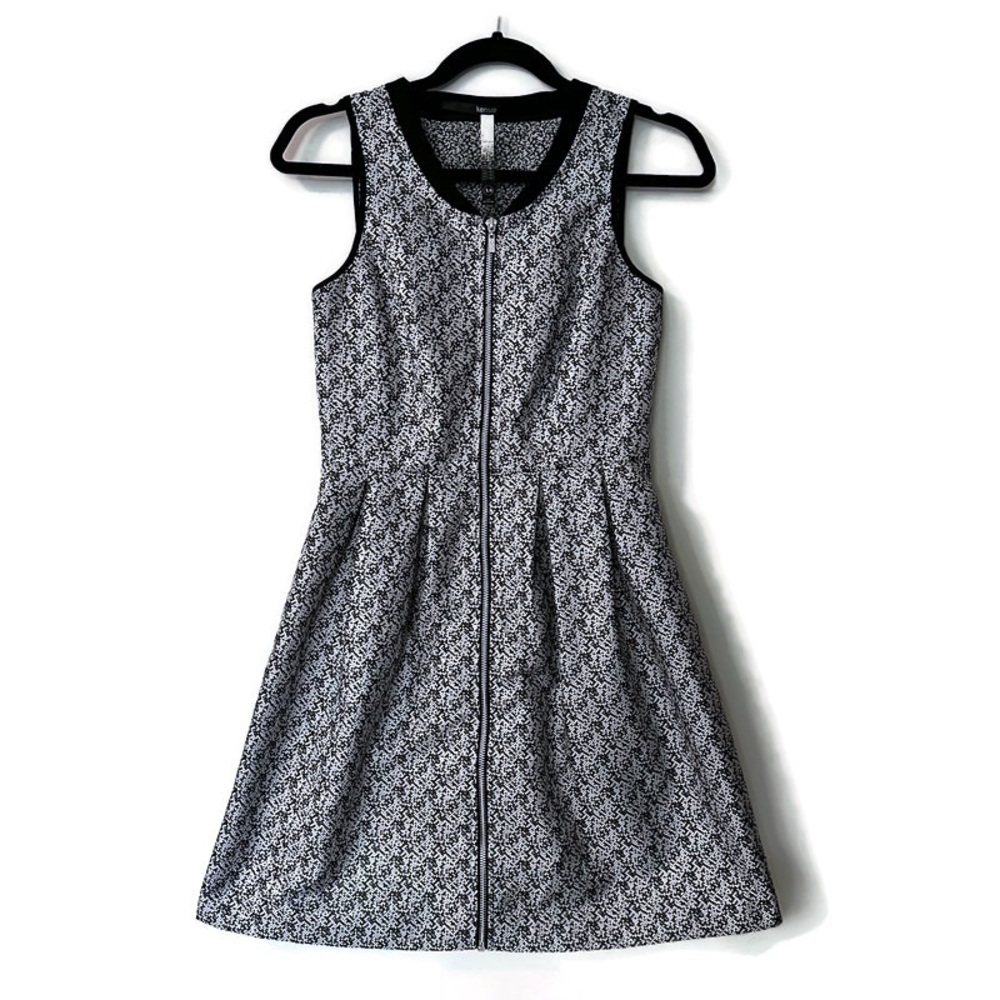 SALE! Kensie Sleeveless Black and White Zip Front Pleated A-Line Dress, Size XS